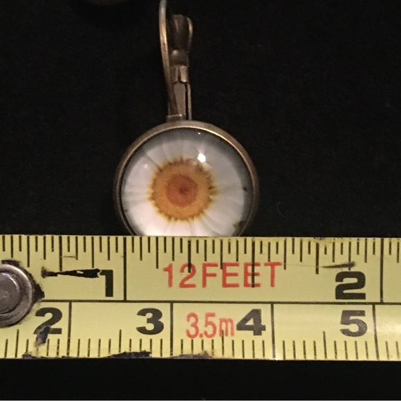 Cute Daisy Flower Earrings - Picture 6 of 6